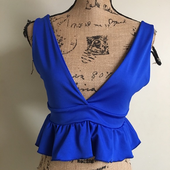 Crop v tank top - Picture 2 of 5